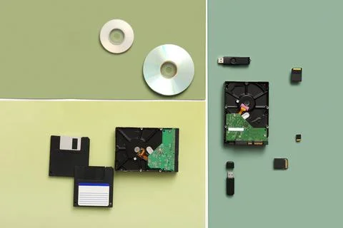 Evolution of data storage devices: floppy disks, cds, hard drive, USB flash d 库存照片