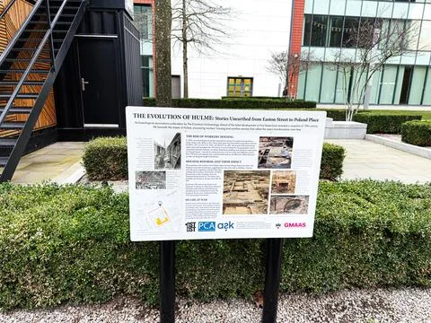 The Evolution of Hulme information board in Manchester outdoor campus setti.. Stockfoto's