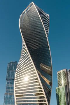 The Evolution skyscraper tower in Moscow City against a blue sky background.. Foto stock