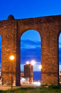 Evora aqueduct by night Stock Photos