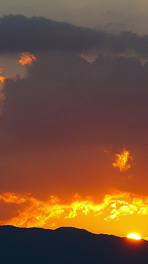 The exact moment sun sets while beautifully illuminating clouds Japan dusk,02 Stock Footage 340537250