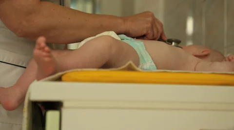 Examination of the child Vídeo Stock 41748272