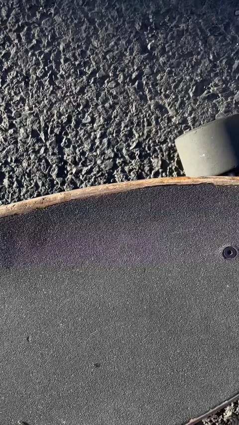 Examination of road texture and skateboard grip wear details 動画素材 336434608