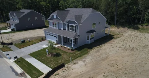 Example plot of land with property ready to move in drone aerial 4k Vídeos de archivo 114140541