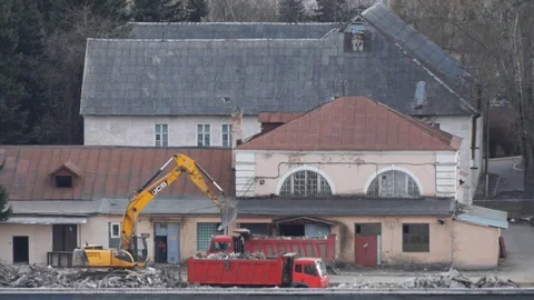 Excavator and two trucks at construction site Vidéo 77284063