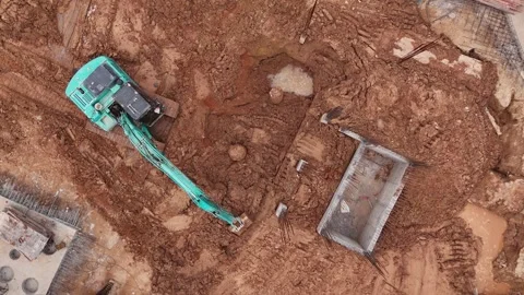 Excavator Bucket Moving Soil at Construction Site Top View Vídeos de archivo 337623217