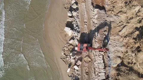 Excavator build a wall  from boulder on the beach Video stock 144555579