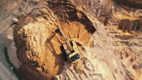 Excavator dig ground at construction site. Vídeos de archivo 167037323