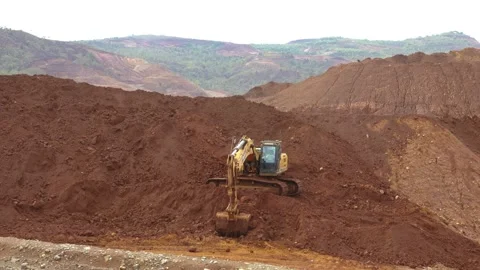 An excavator is digging at the construction site. The excavator of the mine is 動画素材 131136464