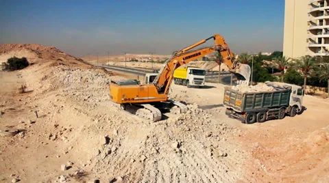 Excavator diging in the sand Video stock 32189951