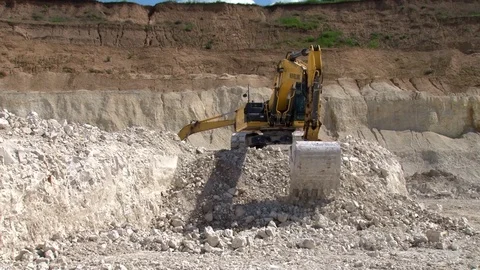 The excavator digs chalk Stock Footage 71341170