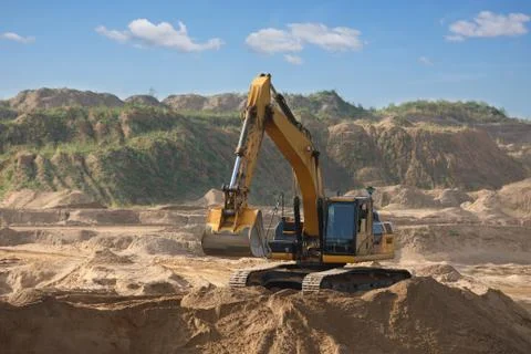 Excavator digs the sand Foto stock