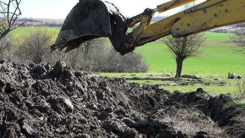 Excavator dredging mud 動画素材 73878424