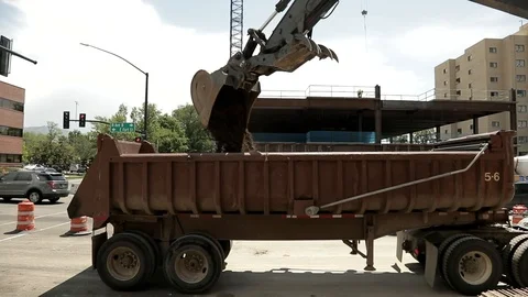 Excavator Drops Dirt 스톡 동영상 100074806