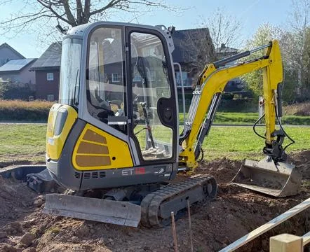 Excavator on earthmoving. Open-pit mining. Backhoe dig sand, ground in quar.. Foto stock
