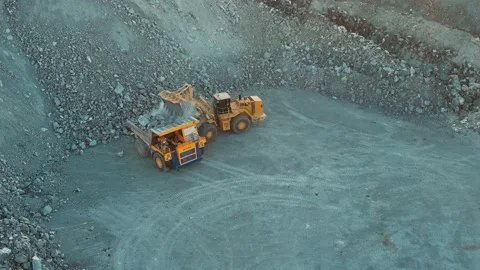 Excavator on the iron ore opencast, Loading of iron ore Stock Footage 164402990