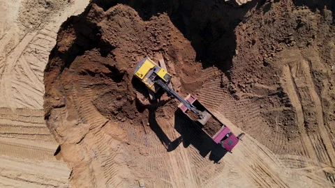 Excavator load the sand into dump truck. Backhoe on earthworks. Stockbeeldmateriaal 156629167
