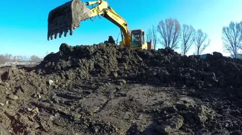 Excavator loading the car. Stockbeeldmateriaal 58356795
