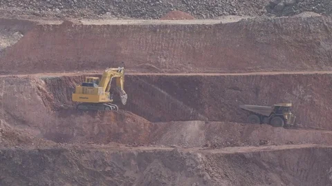 Excavator loading dump truck Stock-Footage 81734152