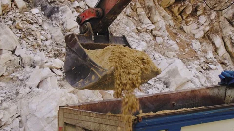 Excavator loading sand in a mine. 動画素材 123180082
