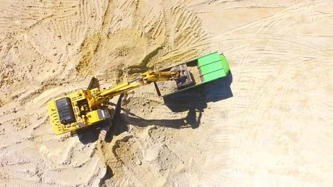 Excavator loading a truck. 動画素材 71970027