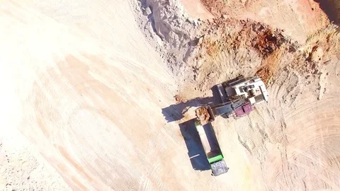Excavator loading a truck. 스톡 동영상 76731301