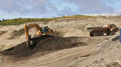Excavator Loads Dirt into Backing Dump Truck Stock-Footage 11152997