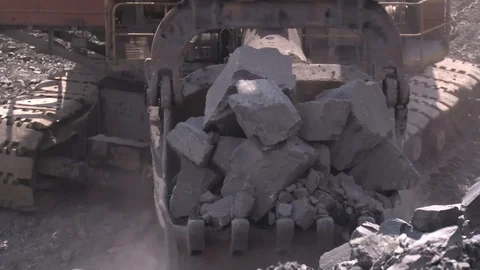 Excavator loads iron ore into a freight train Stock Footage 101955573