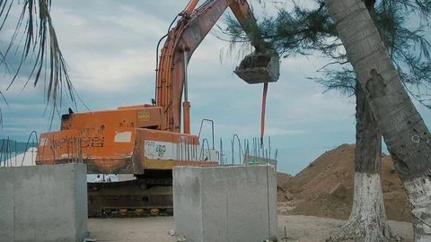 The excavator moves the load Video stock 90638209