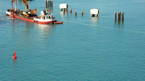 Excavator on the ocean Vídeos de archivo 10826232