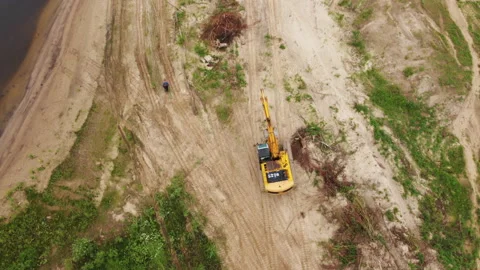 Excavator rides on the beach view from a quadrocopter Video stock 159886830