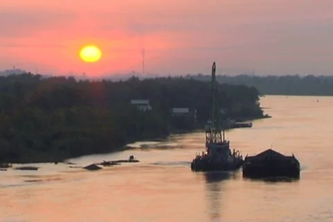 Excavator on river 2 Stock Footage 651414