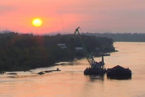 Excavator on river 3  Video stock 651413
