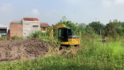 An excavator run by a contractor Video stock 197747546