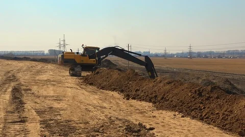 Excavator shakes ditch Stock Footage 122815470