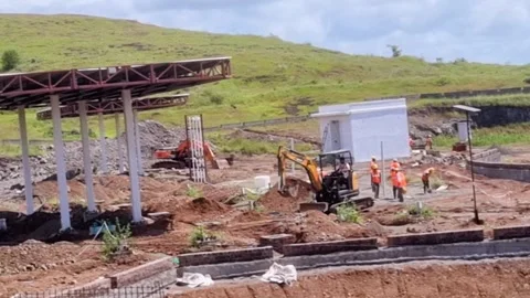 Excavator site Vídeos de archivo 317947145
