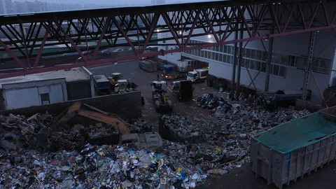 Excavator on sorting of garbage at the waste processing plant Stockbeeldmateriaal 129639242