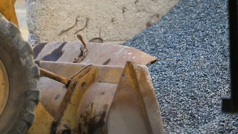 The excavator spread the crushed stone on the jungle Stockbeeldmateriaal 74933547