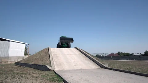 Excavator on the test field 库存影片 94907650