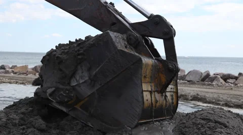 Excavator unloading a bucket of wet sand 스톡 동영상 40242012