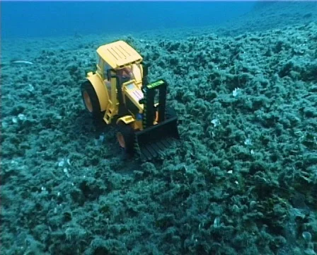 Excavator VS Octopus 動画素材 150480