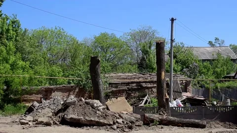 Excavator while driving backs up Vídeos de archivo 113349614