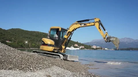 Excavator working on the beach Stock Footage 49333619