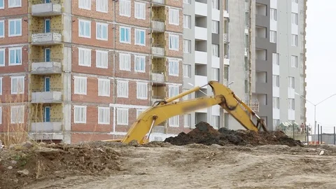 Excavator working at building site Vidéo 81329889