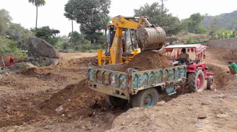 Excavator working at a construction site in India Stock-Footage 59124827