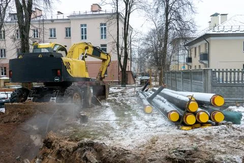 The excavator is working on the construction site to replace the pipeline in  Foto stock