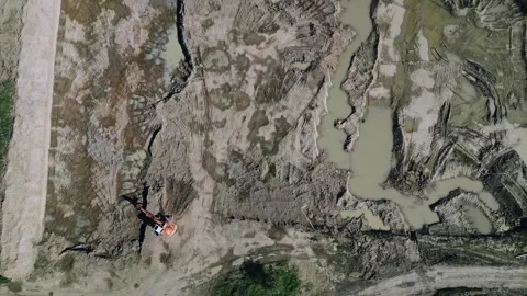 Excavator Working in Muddy Terrain Video stock 316586067