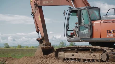 Excavator on a working platform Video stock 61586109