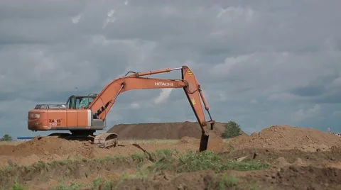 Excavator on a working platform Stock-Footage 61586111