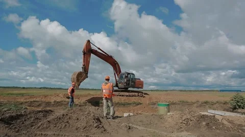 Excavator on a working platform Stock-Footage 61586125